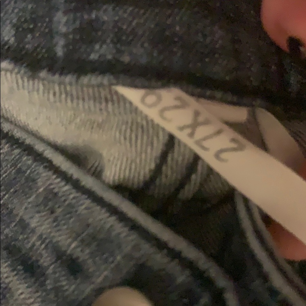 Distressed jeans - Picture 4 of 5